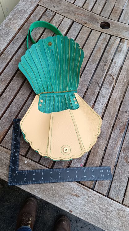 Leather Clam Shell Purse - Image 4