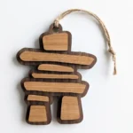 Cadeaux en bois de renard - Ornement de la recherche inukshuk du Canada