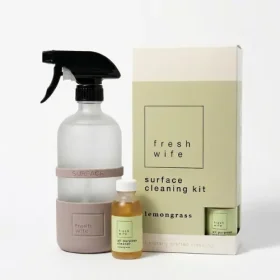 Trousse de nettoyage multi-usages à la citronnelle de The Fresh Wife Soap Company avec flacon pulvérisateur