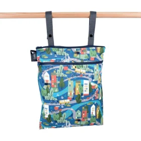 Sac étanche réutilisable en tissu Colibri à double usage, fermé par une fermeture éclair laissant voir les sangles de suspension à pression.
